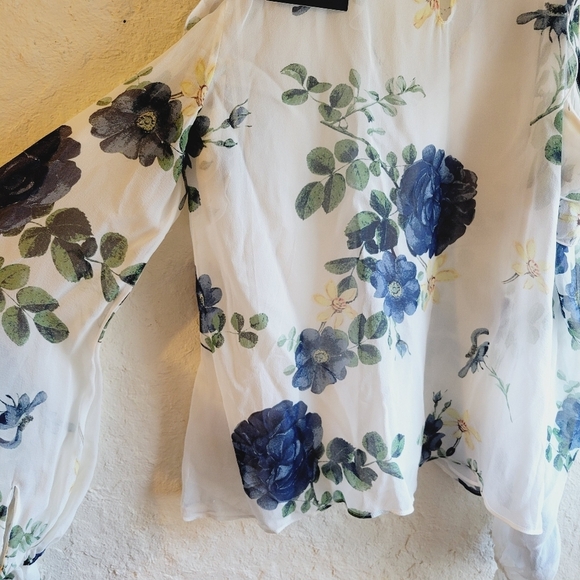 NICHOLAS Blue Rose Cold Shoulder Floral Silk Blouse NWT Size 4 - Picture 11 of 16